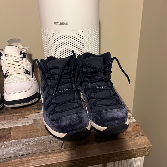 Boy Jordan size 1 lightly worn - Picture 1 of 3